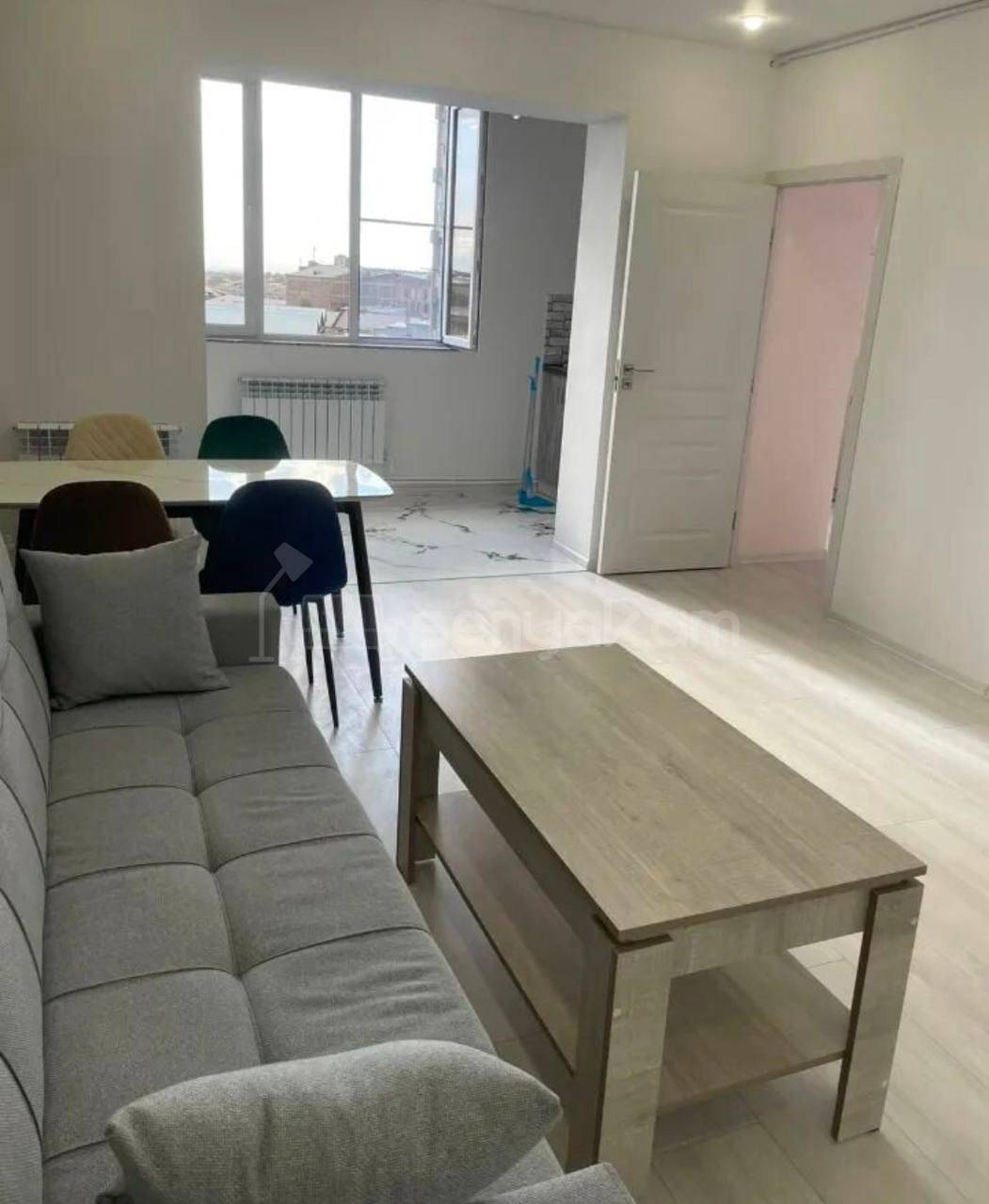 2 Սենյականոց Բնակարան Քարե Շենքում, 50քմ, 5/5 հարկ, Նորմալ Վիճակում, Կահավորված, Արևկող