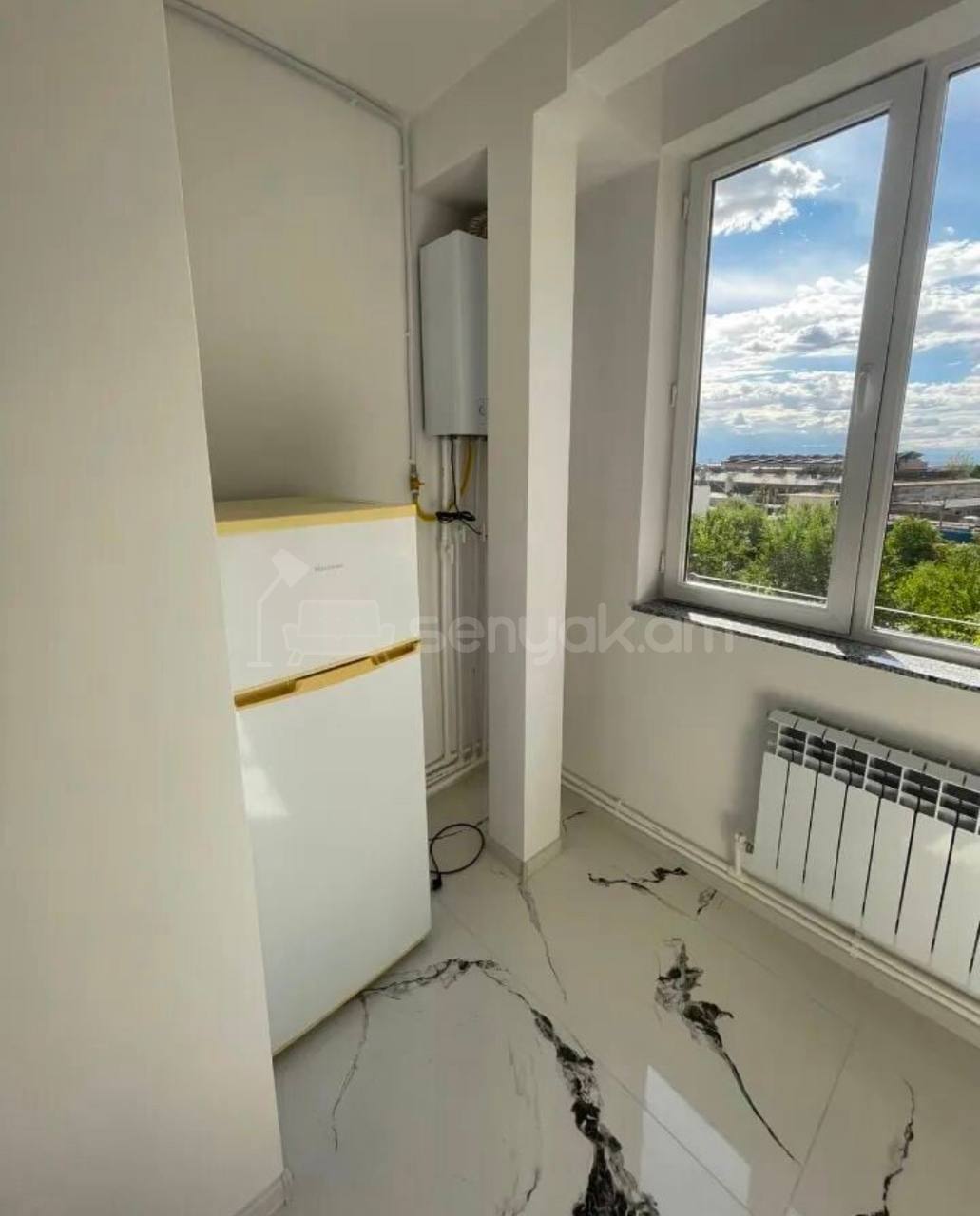 2 Սենյականոց Բնակարան Քարե Շենքում, 50քմ, 5/5 հարկ, Նորմալ Վիճակում, Կահավորված, Արևկող