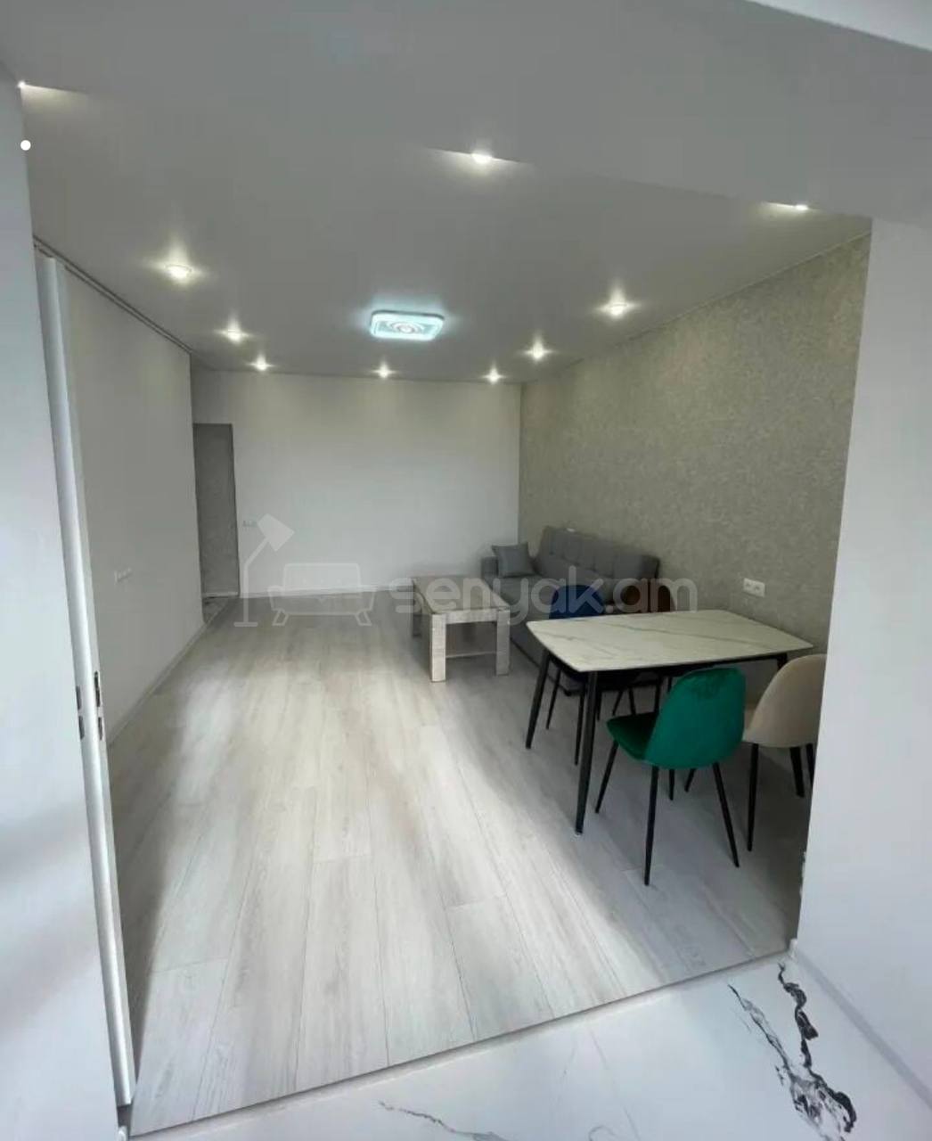 2 Սենյականոց Բնակարան Քարե Շենքում, 50քմ, 5/5 հարկ, Նորմալ Վիճակում, Կահավորված, Արևկող