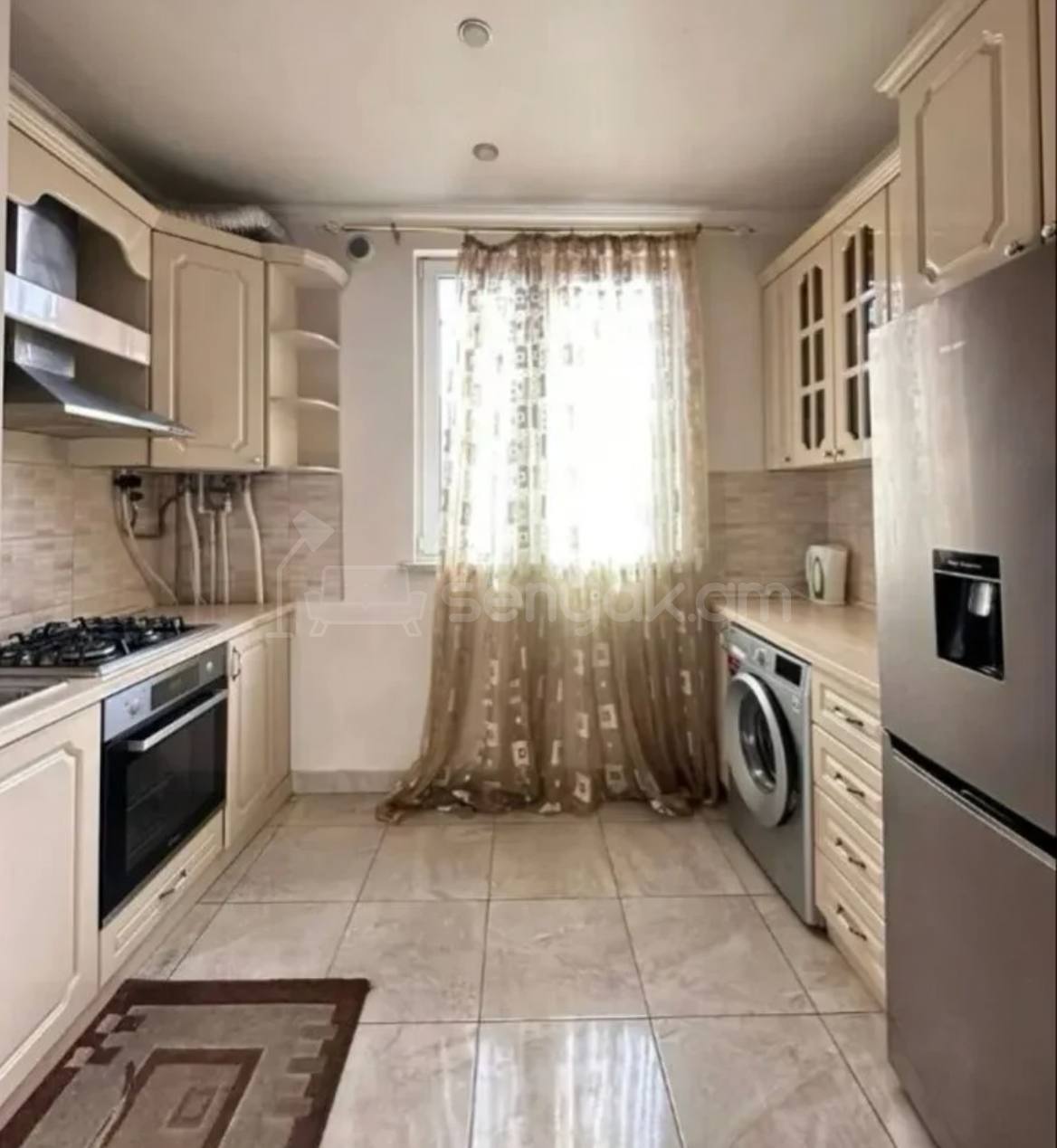 3 Սենյականոց Բնակարան Քարե Շենքում, 55քմ, 1/3 հարկ, Նորմալ Վիճակում, Կահավորված