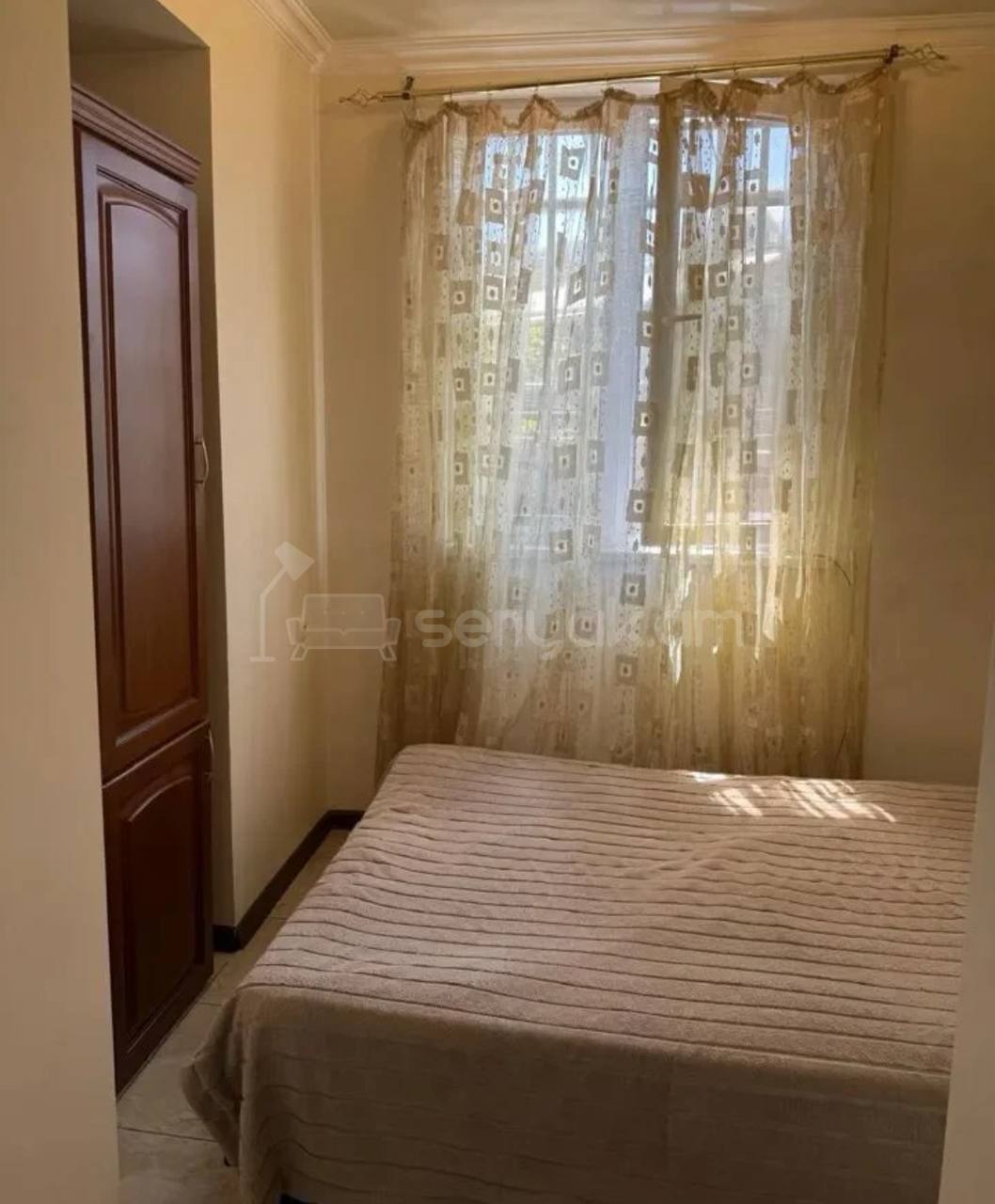 3 Սենյականոց Բնակարան Քարե Շենքում, 55քմ, 1/3 հարկ, Նորմալ Վիճակում, Կահավորված