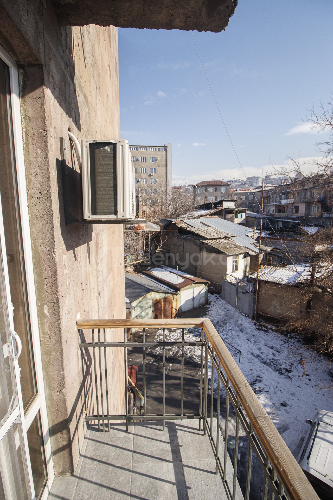 2 Սենյականոց Բնակարան Քարե Շենքում, 42քմ, 3/5 հարկ, Դիզայներական Վերանորոգված