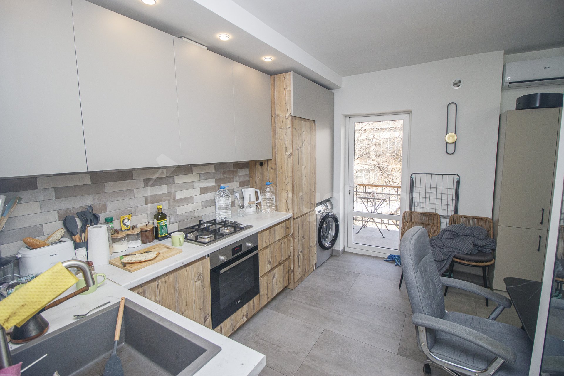 2 Սենյականոց Բնակարան Քարե Շենքում, 42քմ, 3/5 հարկ, Դիզայներական Վերանորոգված