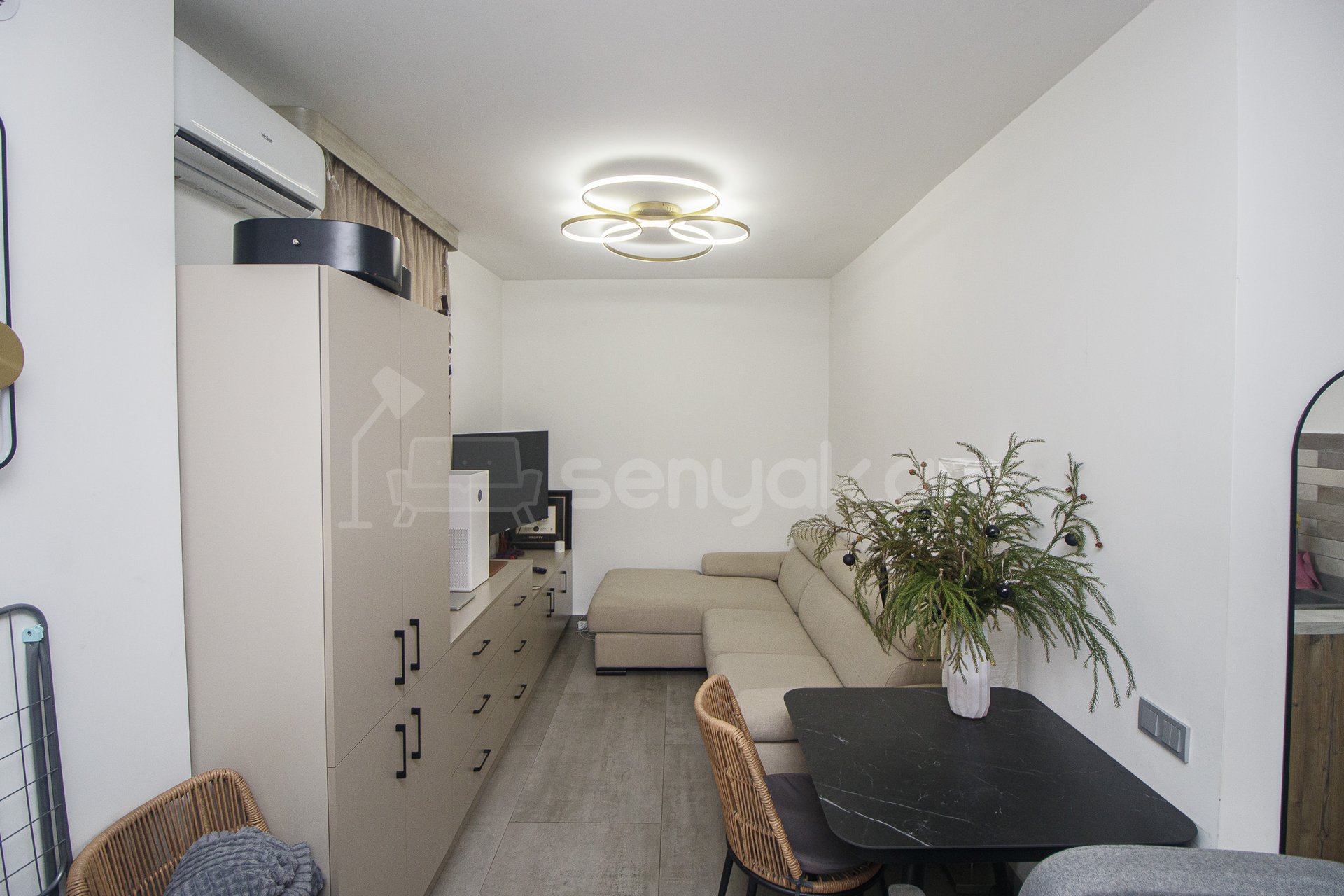 2 Սենյականոց Բնակարան Քարե Շենքում, 42քմ, 3/5 հարկ, Դիզայներական Վերանորոգված