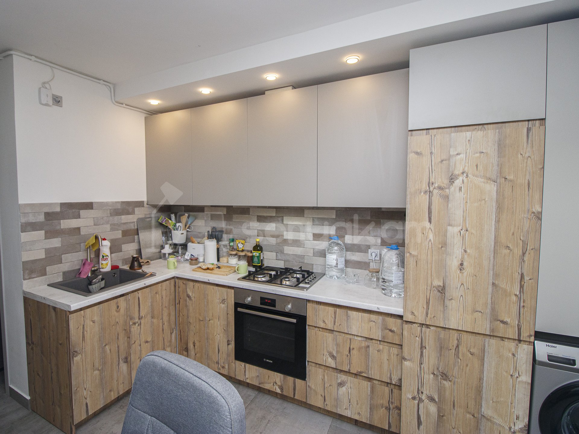 2 Սենյականոց Բնակարան Քարե Շենքում, 42քմ, 3/5 հարկ, Դիզայներական Վերանորոգված