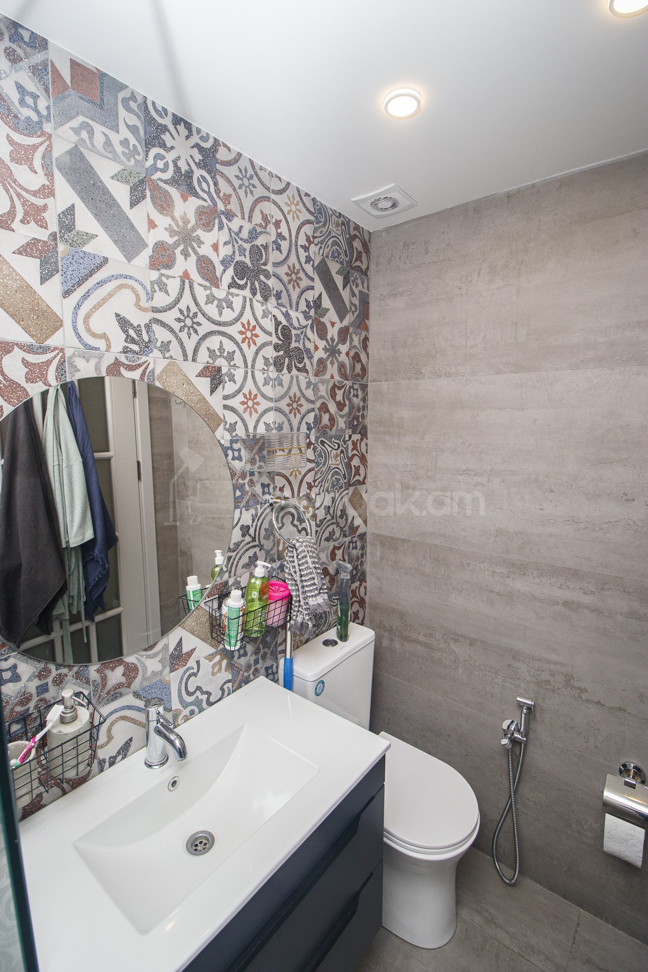 2 Սենյականոց Բնակարան Քարե Շենքում, 42քմ, 3/5 հարկ, Դիզայներական Վերանորոգված