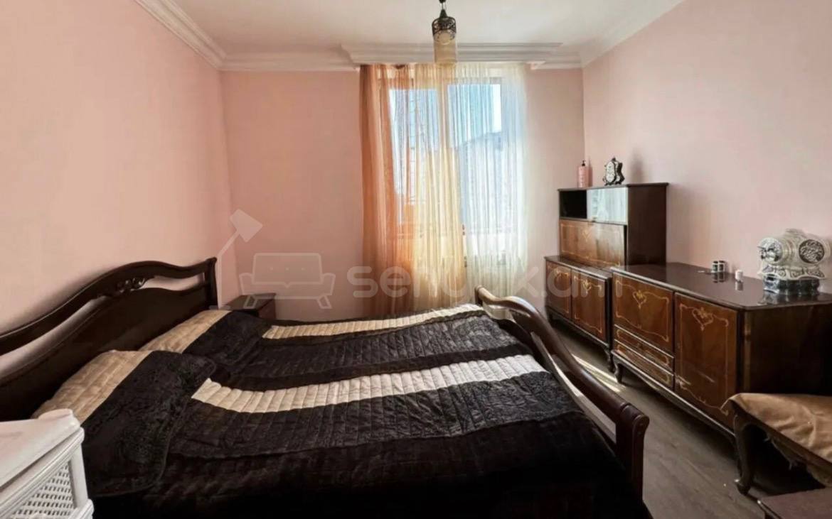 4 Սենյականոց Բնակարան Քարե Շենքում, 107քմ, 1/5 հարկ, Կապիտալ Վերանորոգված