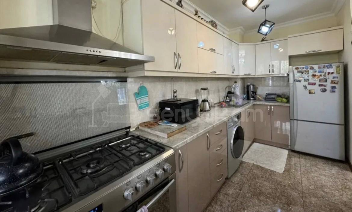 4 Սենյականոց Բնակարան Քարե Շենքում, 107քմ, 1/5 հարկ, Կապիտալ Վերանորոգված