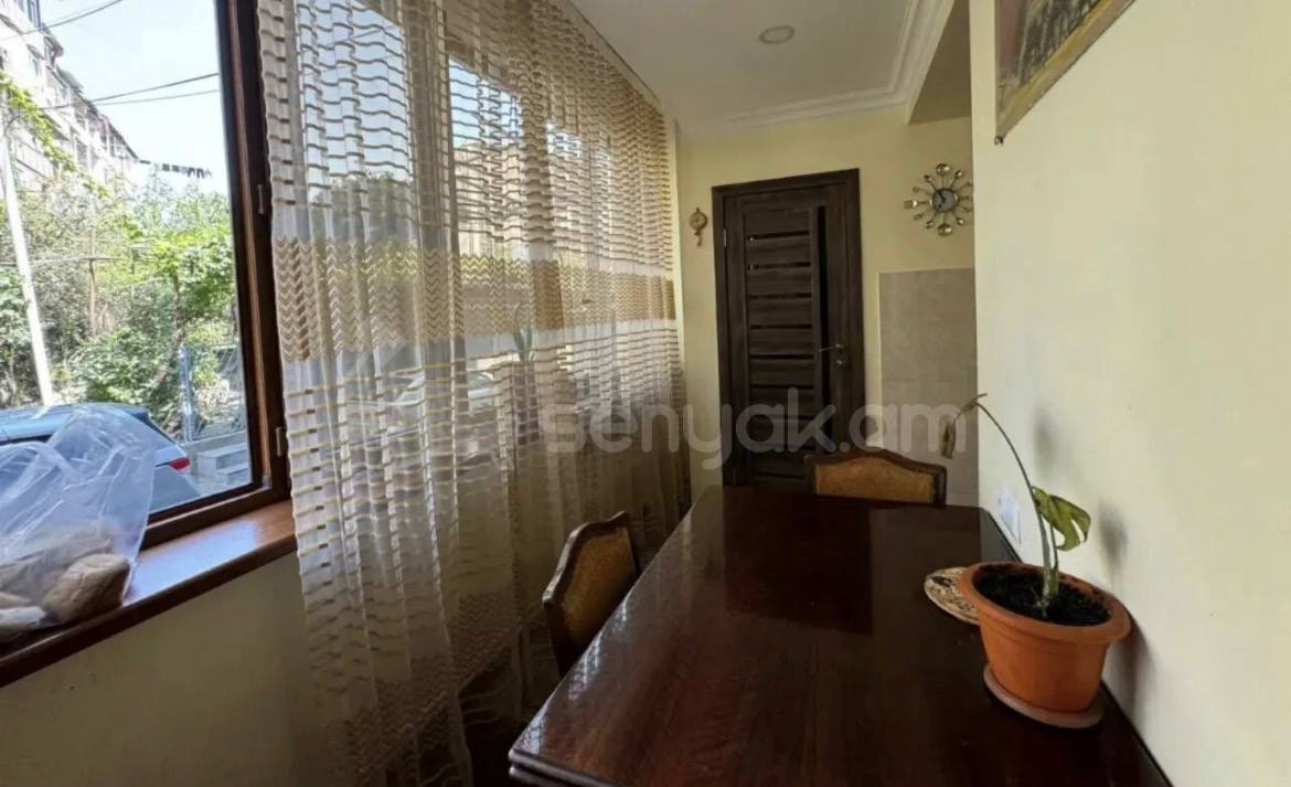 4 Սենյականոց Բնակարան Քարե Շենքում, 107քմ, 1/5 հարկ, Կապիտալ Վերանորոգված