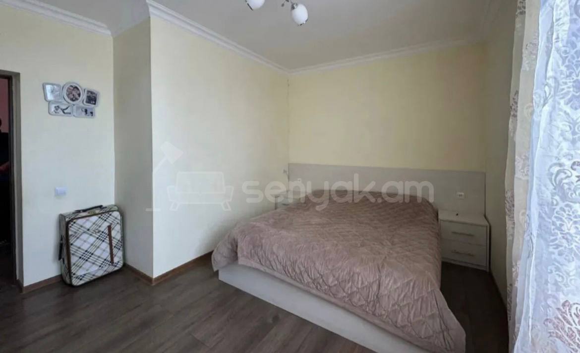 4 Սենյականոց Բնակարան Քարե Շենքում, 107քմ, 1/5 հարկ, Կապիտալ Վերանորոգված