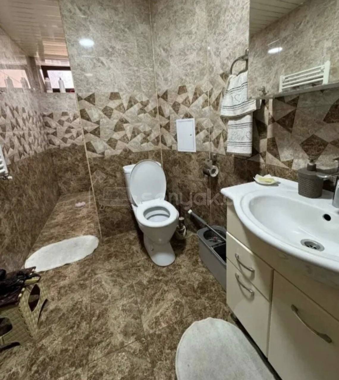 4 Սենյականոց Բնակարան Քարե Շենքում, 107քմ, 1/5 հարկ, Կապիտալ Վերանորոգված