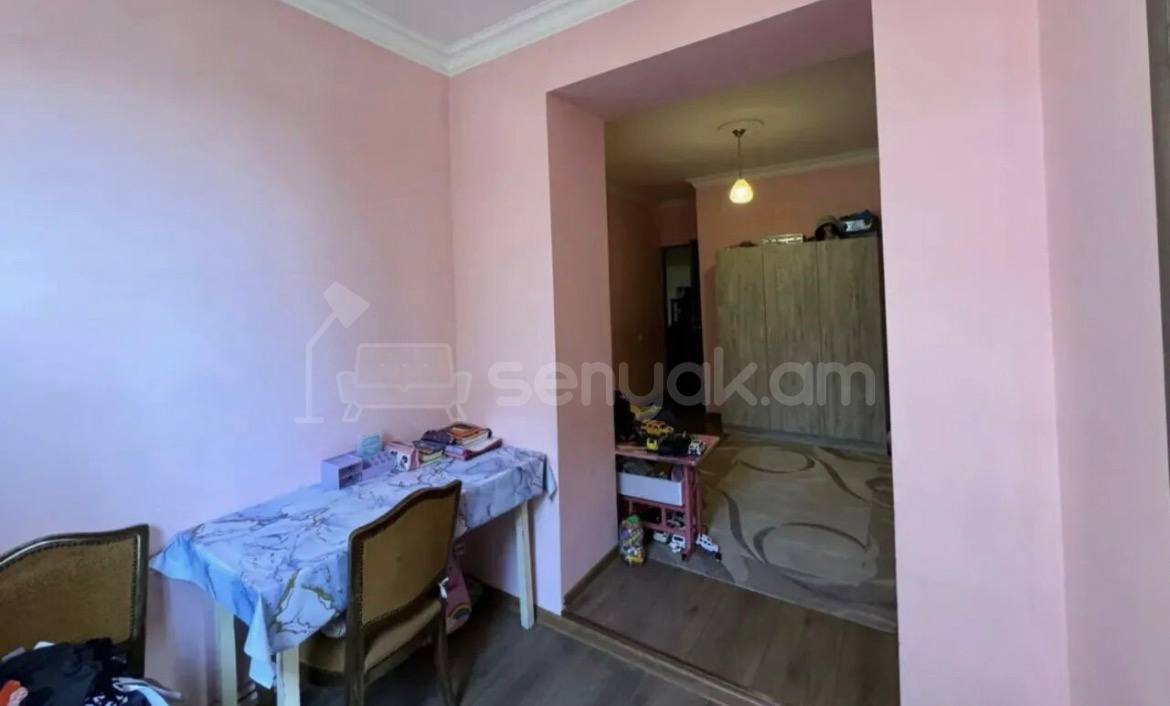 4 Սենյականոց Բնակարան Քարե Շենքում, 107քմ, 1/5 հարկ, Կապիտալ Վերանորոգված