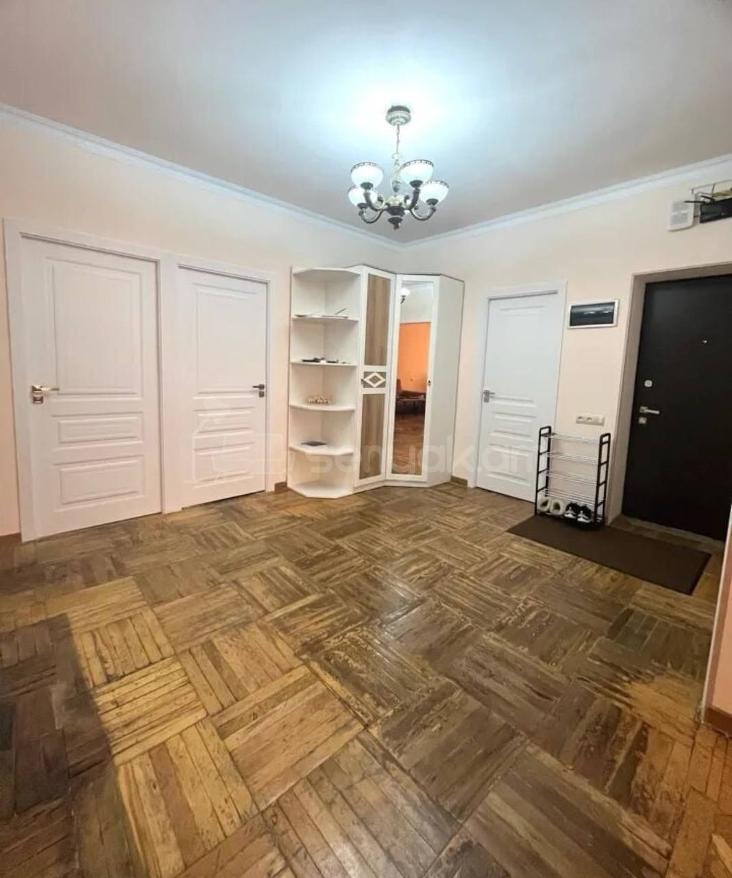 4 Սենյականոց Բնակարան Քարե Շենքում, 94քմ, 3/5 հարկ, Կապիտալ Վերանորոգված