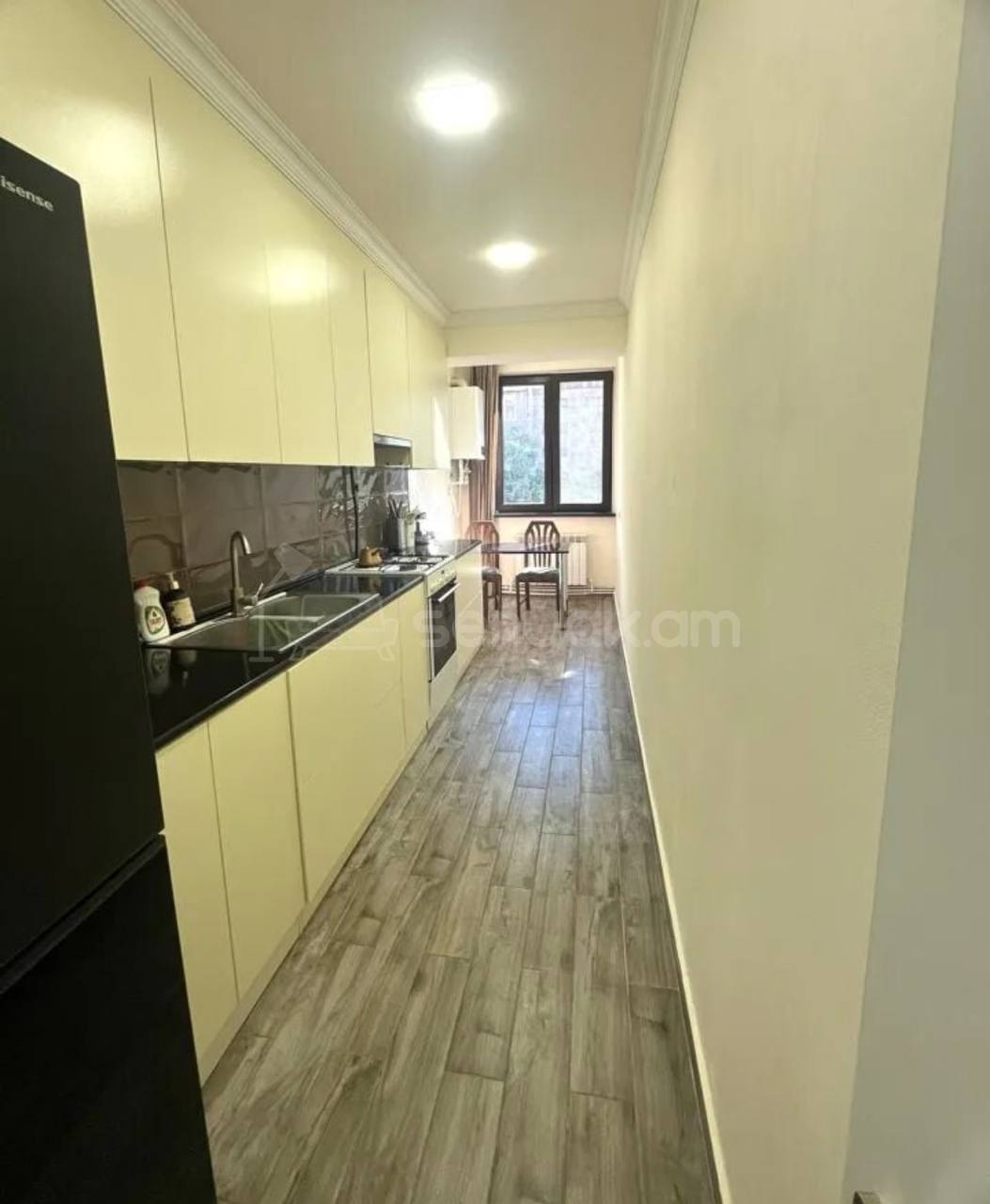 4 Սենյականոց Բնակարան Քարե Շենքում, 94քմ, 3/5 հարկ, Կապիտալ Վերանորոգված