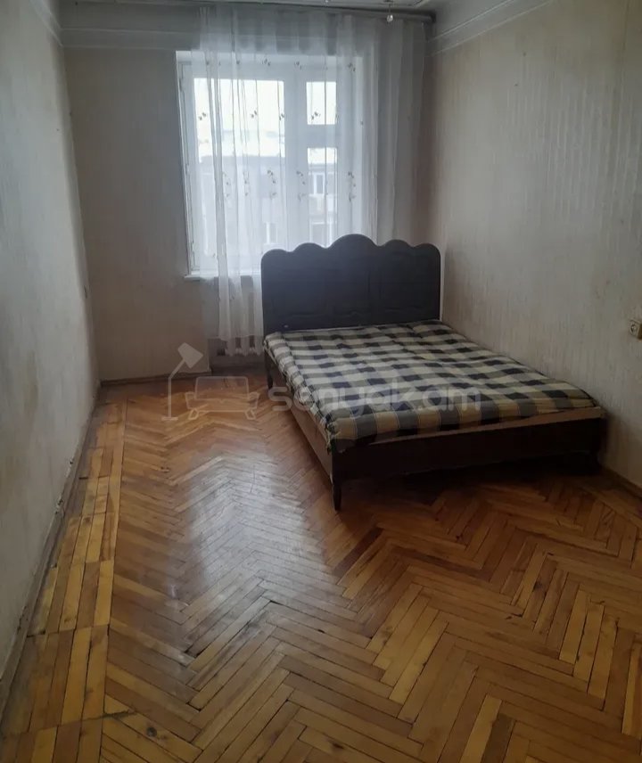 3 Սենյականոց Բնակարան Քարե Շենքում, 68քմ, 5/5 հարկ, Նորմալ Վիճակում, Կահավորված, Արևկող