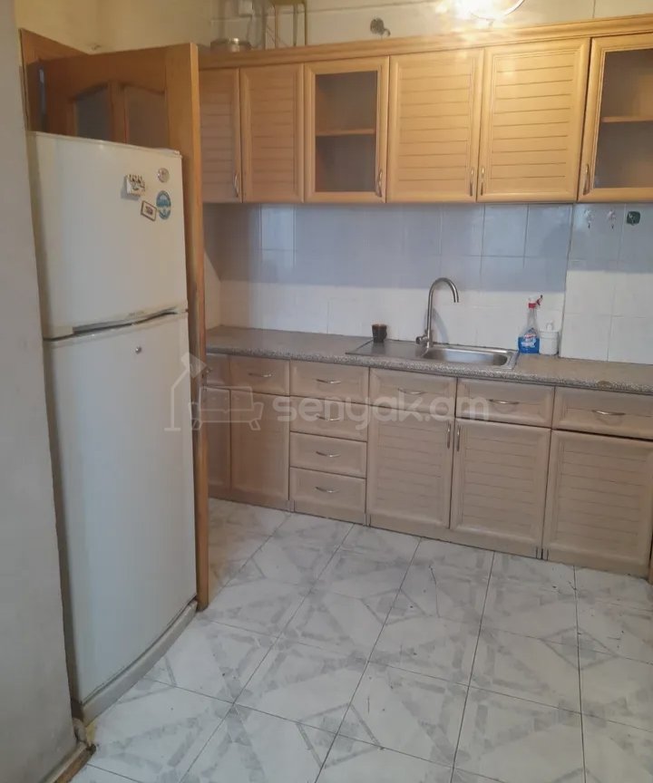 3 Սենյականոց Բնակարան Քարե Շենքում, 68քմ, 5/5 հարկ, Նորմալ Վիճակում, Կահավորված, Արևկող