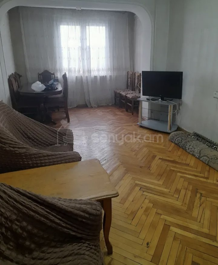 3 Սենյականոց Բնակարան Քարե Շենքում, 68քմ, 5/5 հարկ, Նորմալ Վիճակում, Կահավորված, Արևկող