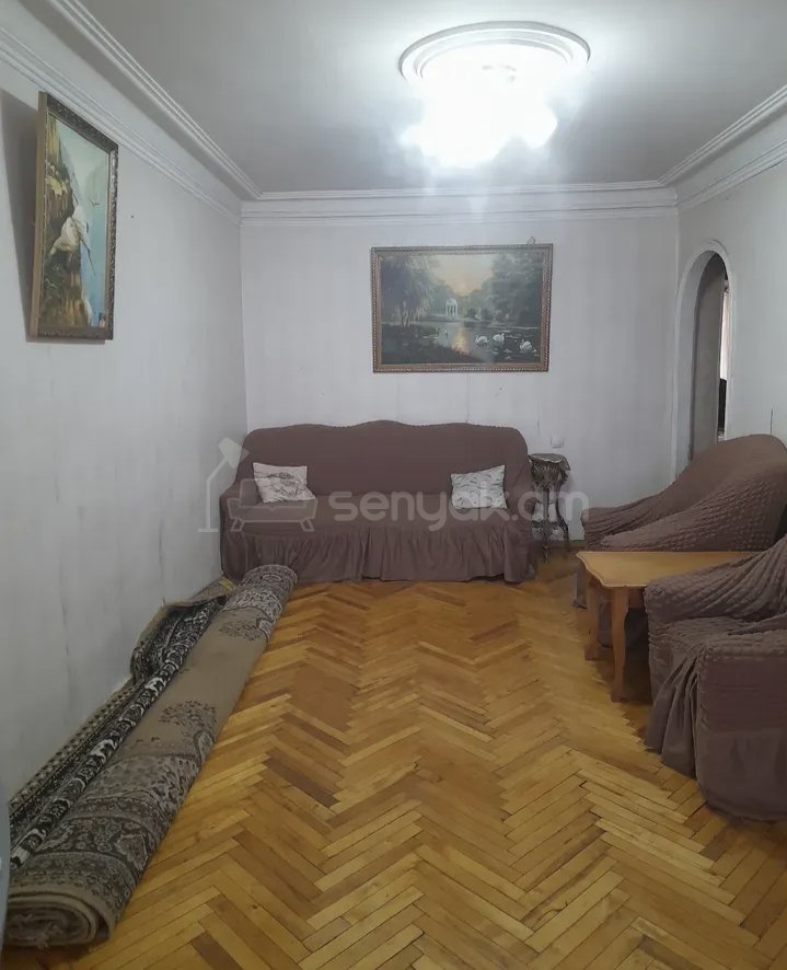 3 Սենյականոց Բնակարան Քարե Շենքում, 68քմ, 5/5 հարկ, Նորմալ Վիճակում, Կահավորված, Արևկող