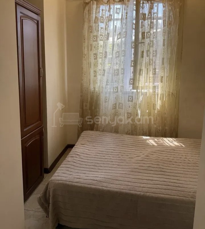 3 Սենյականոց Բնակարան Քարե Շենքում, 72քմ, 3/5 հարկ, Նորմալ Վիճակում, Կահավորված, Արևկող