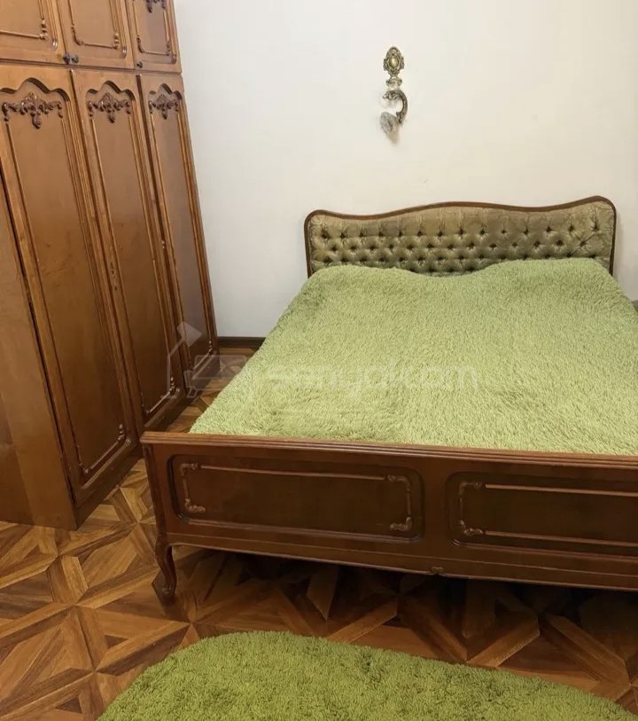 3 Սենյականոց Բնակարան Քարե Շենքում, 72քմ, 3/5 հարկ, Նորմալ Վիճակում, Կահավորված, Արևկող