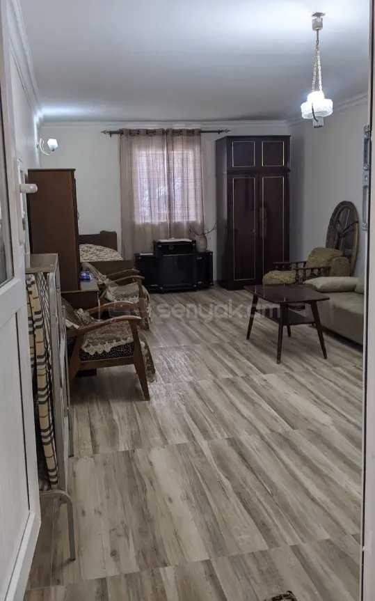 2 Սենյականոց Բնակարան Քարե Շենքում, 50քմ, 1/1 հարկ, Նորմալ Վիճակում, Կահավորված