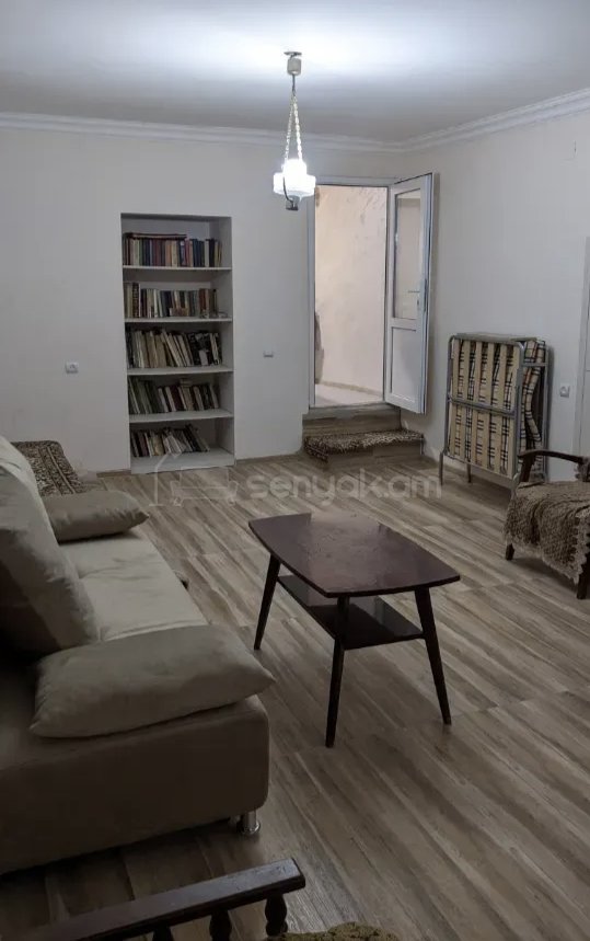 2 Սենյականոց Բնակարան Քարե Շենքում, 50քմ, 1/1 հարկ, Նորմալ Վիճակում, Կահավորված