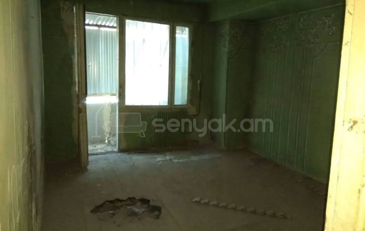 4 Սենյականոց Բնակարան Քարե Շենքում, 95քմ, 1/5 հարկ, Պետական Վիճակում