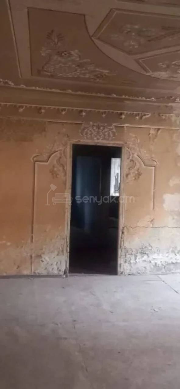 4 Սենյականոց Բնակարան Քարե Շենքում, 95քմ, 1/5 հարկ, Պետական Վիճակում