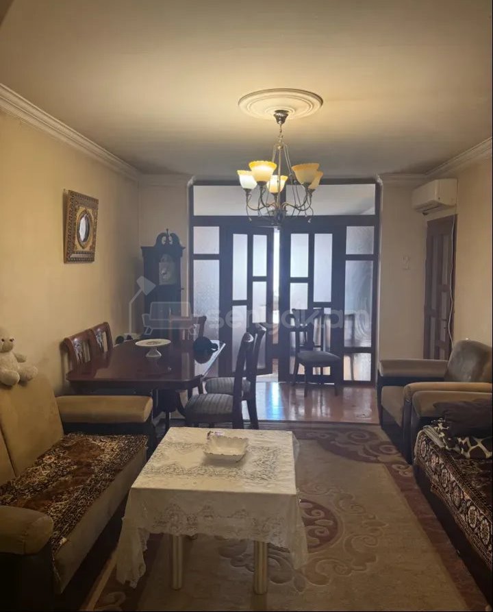 3 Սենյականոց Բնակարան Քարե Շենքում, 70քմ, 5/5 հարկ, Նորմալ Վիճակում