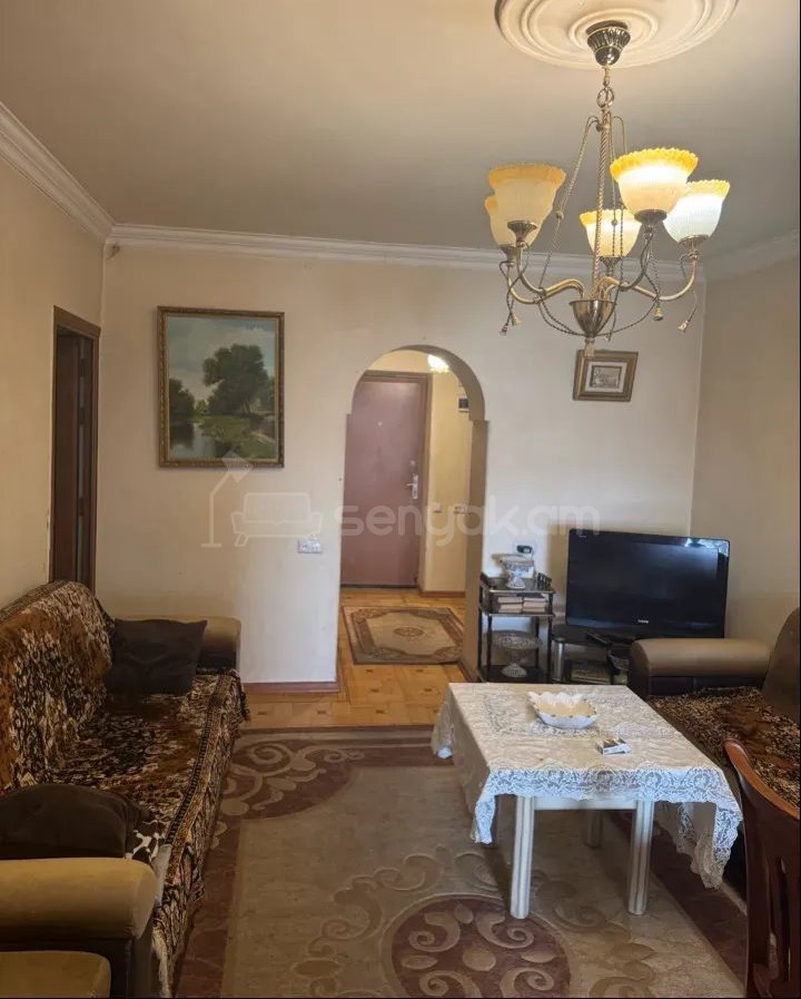 3 Սենյականոց Բնակարան Քարե Շենքում, 70քմ, 5/5 հարկ, Նորմալ Վիճակում