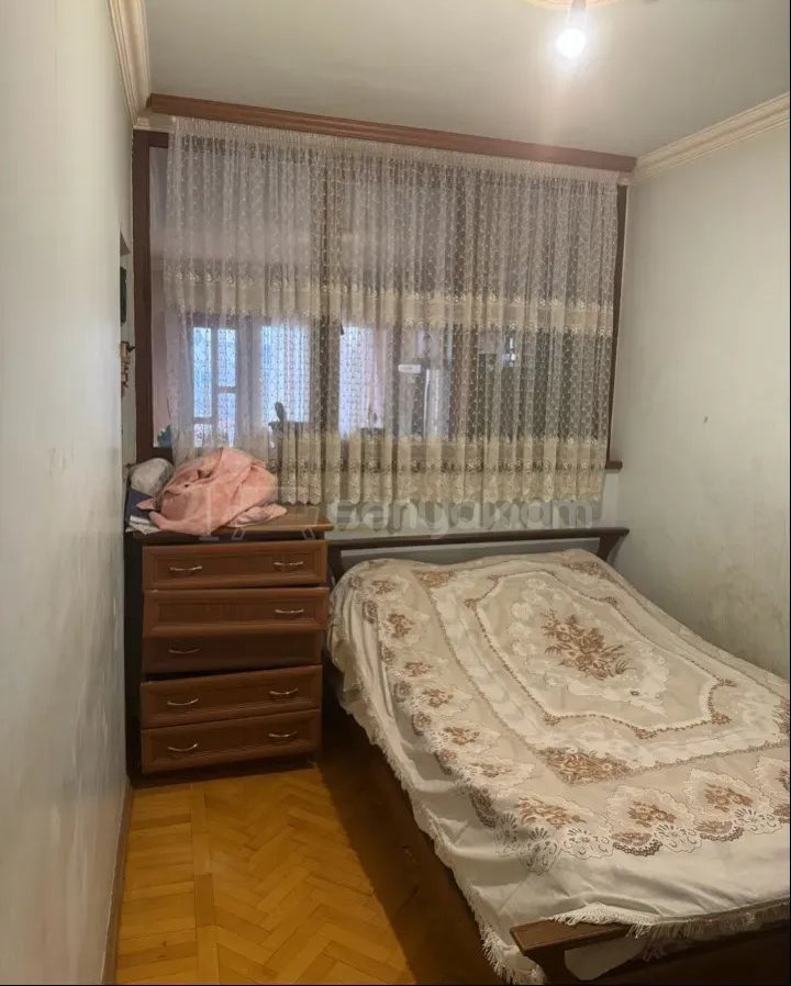 3 Սենյականոց Բնակարան Քարե Շենքում, 70քմ, 5/5 հարկ, Նորմալ Վիճակում