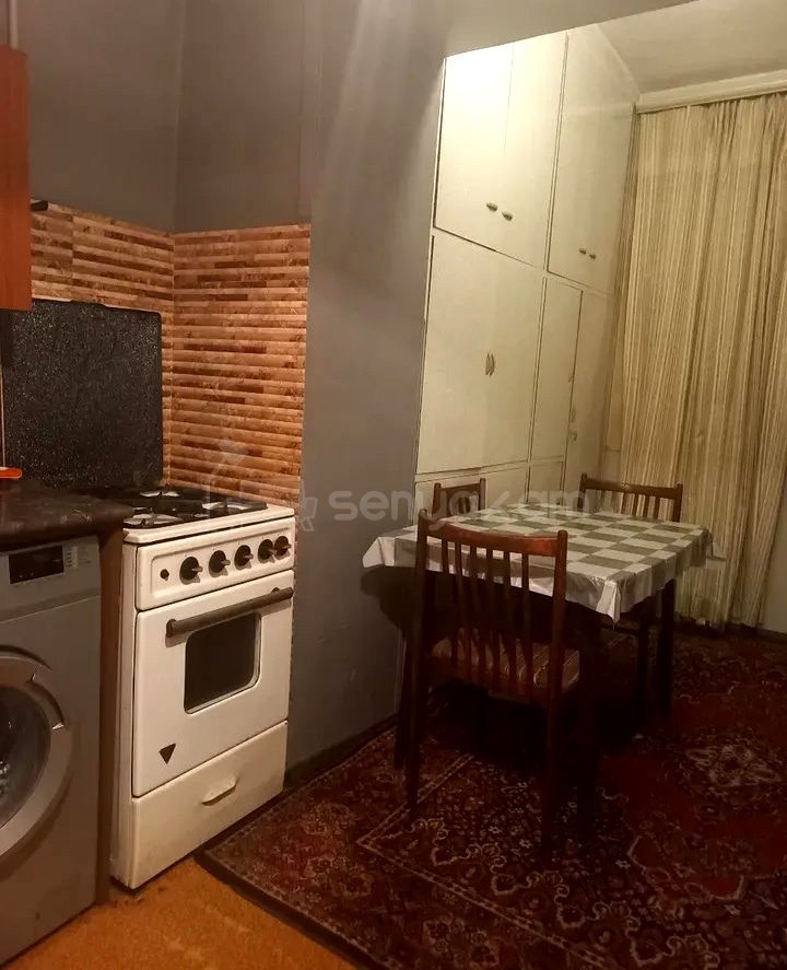 2 Սենյականոց Բնակարան Քարե Շենքում, 63քմ, 2/5 հարկ, Կոսմետիկ Վերանորոգված