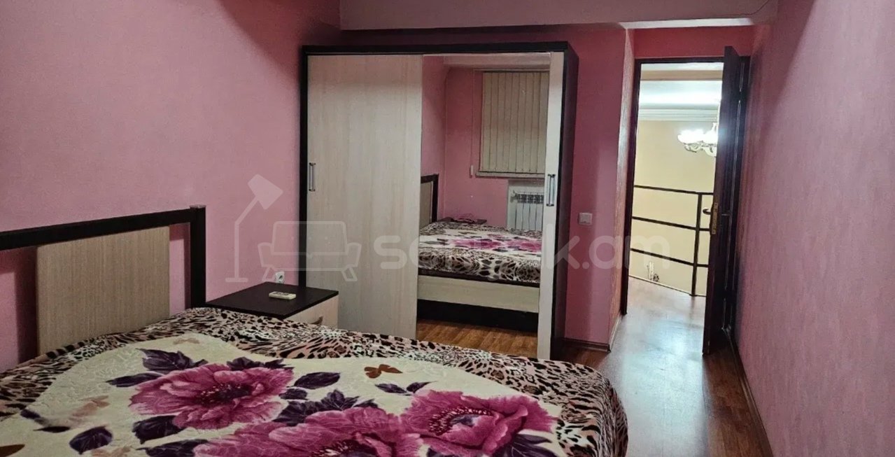 3 Սենյականոց Բնակարան Քարե Շենքում, 105քմ, 3/4 հարկ, Նորմալ Վիճակում, Կահավորված