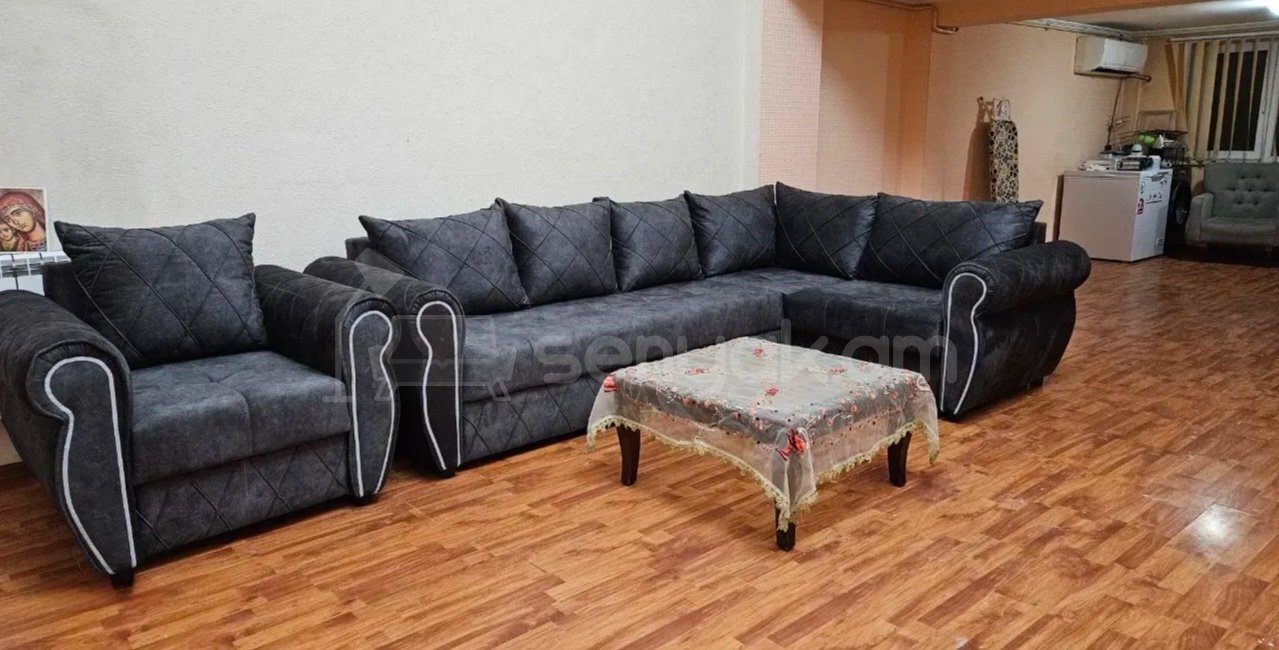 3 Սենյականոց Բնակարան Քարե Շենքում, 105քմ, 3/4 հարկ, Նորմալ Վիճակում, Կահավորված