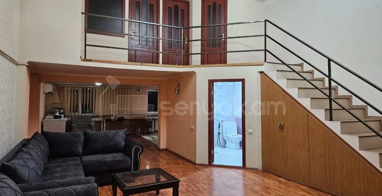 3 Սենյականոց Բնակարան Քարե Շենքում, 105քմ, 3/4 հարկ, Նորմալ Վիճակում, Կահավորված