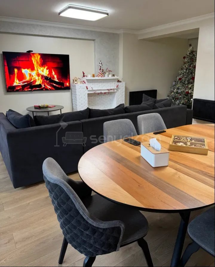 3 Սենյականոց Բնակարան Քարե Շենքում, 114քմ, 4/5 հարկ, Կապիտալ Վերանորոգված