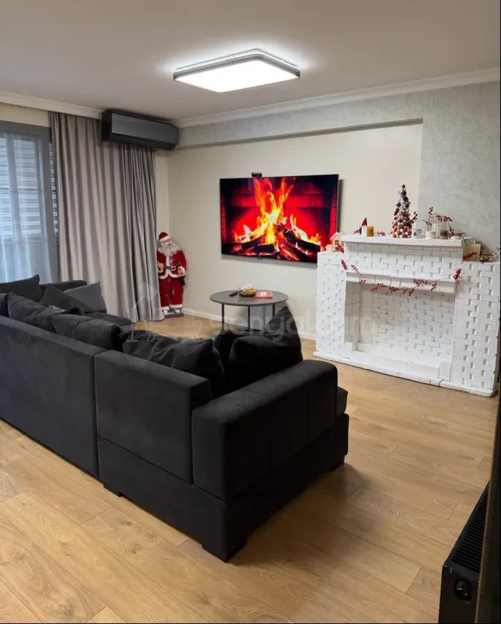 3 Սենյականոց Բնակարան Քարե Շենքում, 114քմ, 4/5 հարկ, Կապիտալ Վերանորոգված