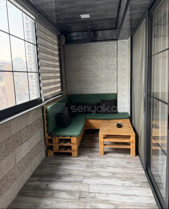 3 Սենյականոց Բնակարան Քարե Շենքում, 114քմ, 4/5 հարկ, Կապիտալ Վերանորոգված