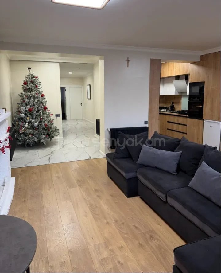 3 Սենյականոց Բնակարան Քարե Շենքում, 114քմ, 4/5 հարկ, Կապիտալ Վերանորոգված