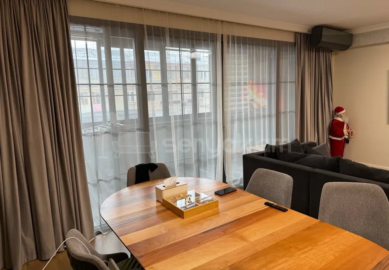 3 Սենյականոց Բնակարան Քարե Շենքում, 114քմ, 4/5 հարկ, Կապիտալ Վերանորոգված