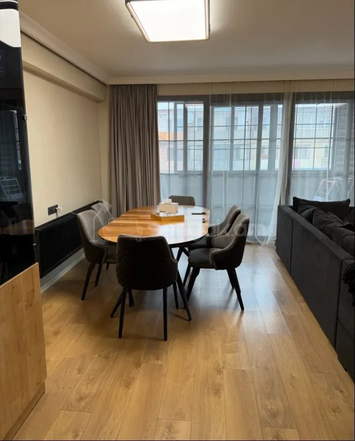 3 Սենյականոց Բնակարան Քարե Շենքում, 114քմ, 4/5 հարկ, Կապիտալ Վերանորոգված