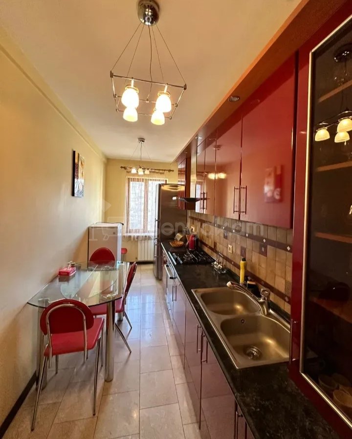 3 Սենյականոց Բնակարան, 80քմ, 5/9 հարկ, Նորմալ Վիճակում, Կահավորված