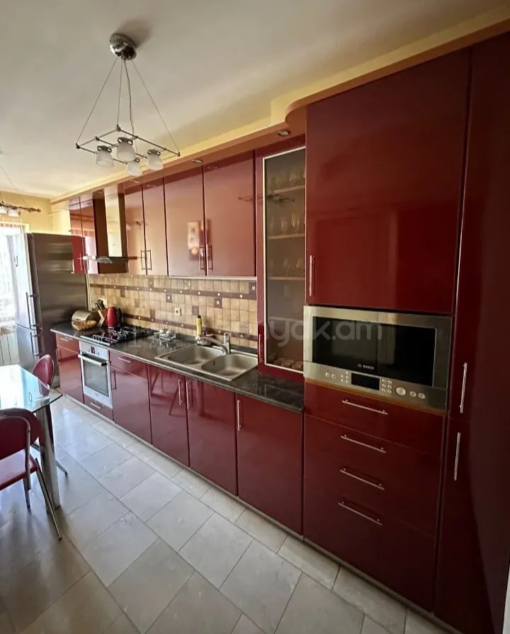 3 Սենյականոց Բնակարան, 80քմ, 5/9 հարկ, Նորմալ Վիճակում, Կահավորված