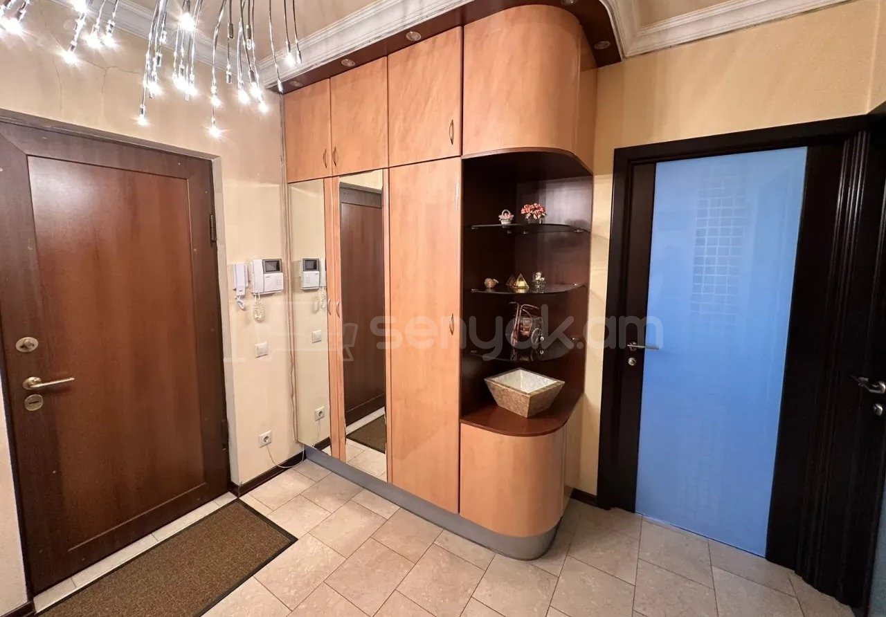 3 Սենյականոց Բնակարան, 80քմ, 5/9 հարկ, Նորմալ Վիճակում, Կահավորված