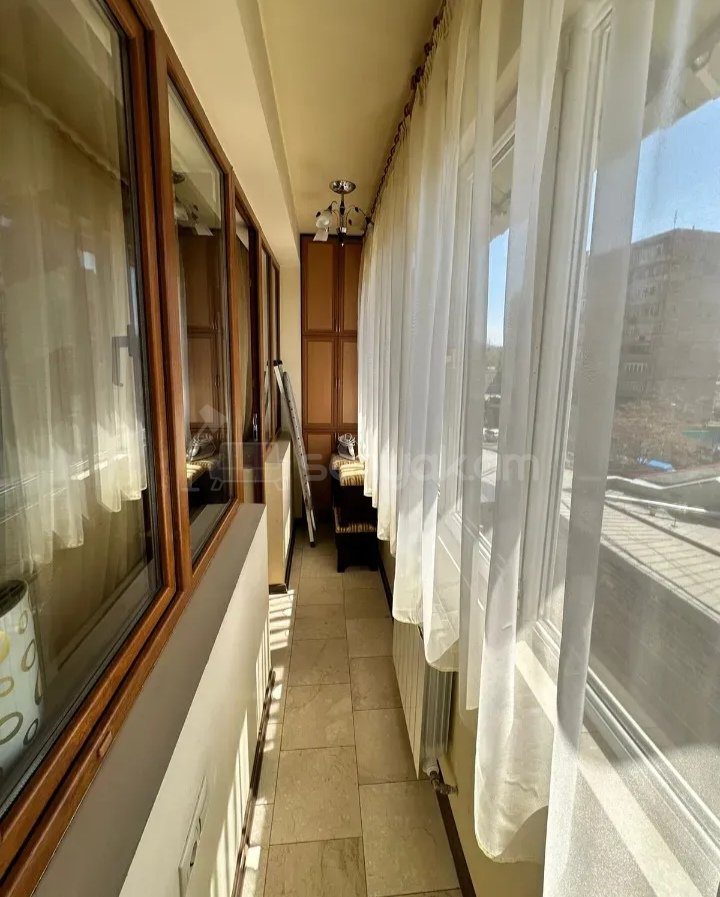 3 Սենյականոց Բնակարան, 80քմ, 5/9 հարկ, Նորմալ Վիճակում, Կահավորված