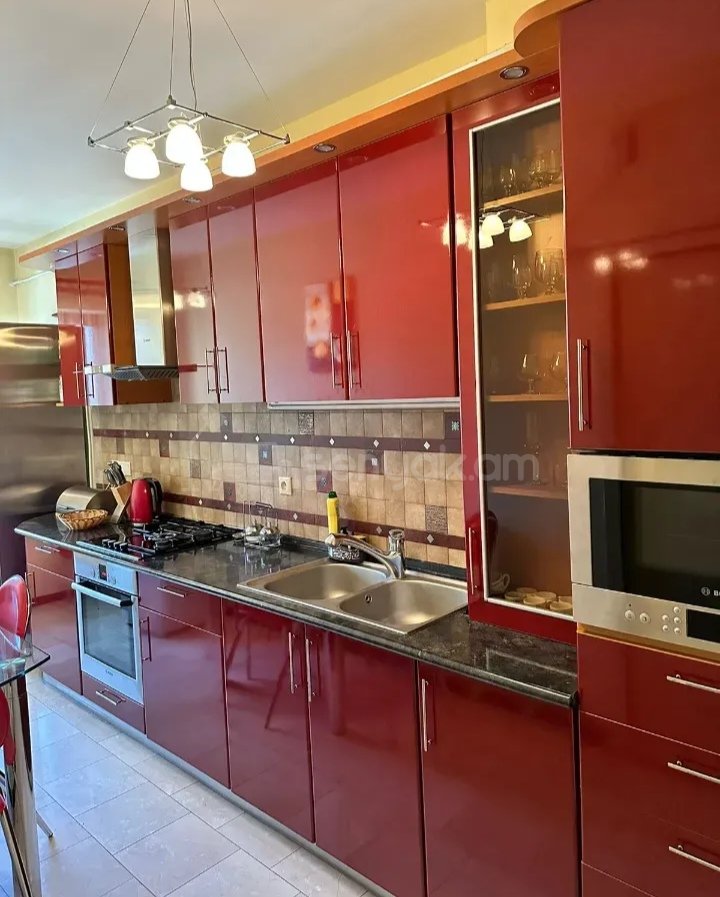 3 Սենյականոց Բնակարան, 80քմ, 5/9 հարկ, Նորմալ Վիճակում, Կահավորված