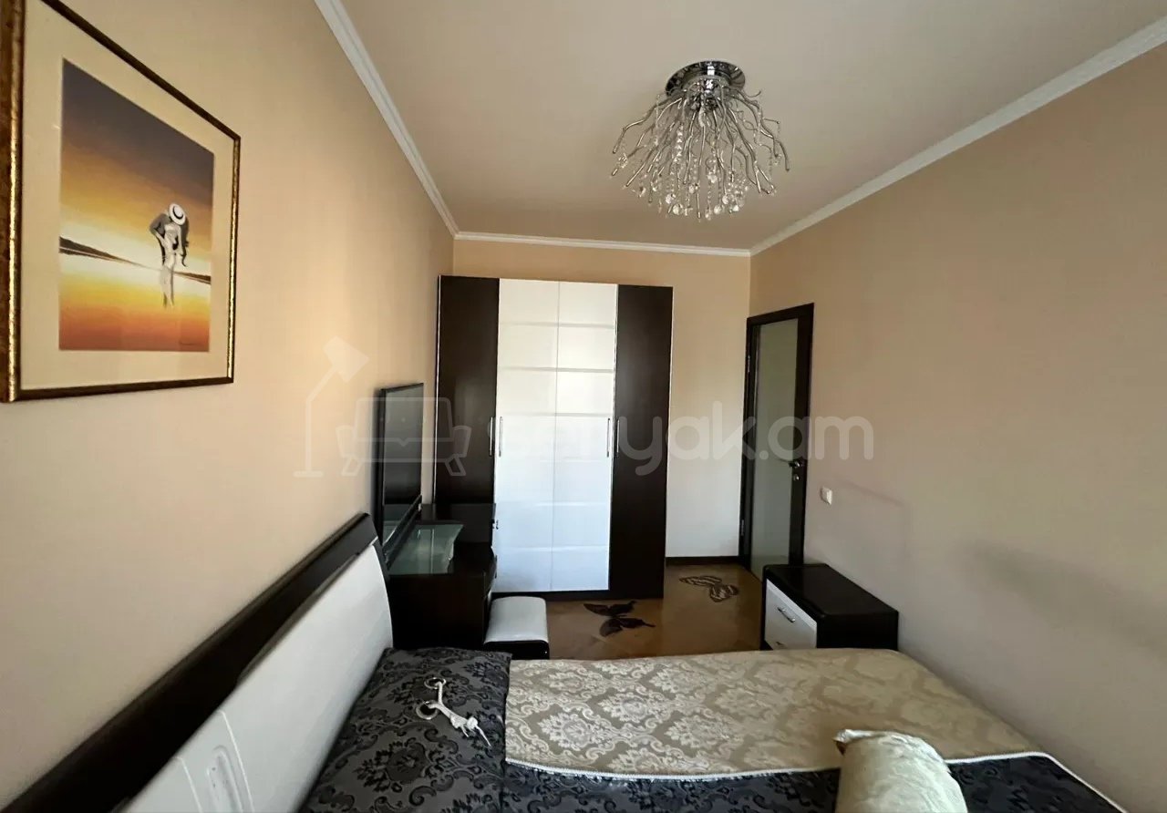 3 Սենյականոց Բնակարան, 80քմ, 5/9 հարկ, Նորմալ Վիճակում, Կահավորված