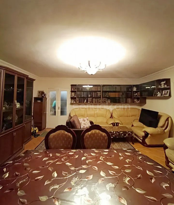 3 Սենյականոց Բնակարան Քարե Շենքում, 81քմ, 4/4 հարկ, Կապիտալ Վերանորոգված