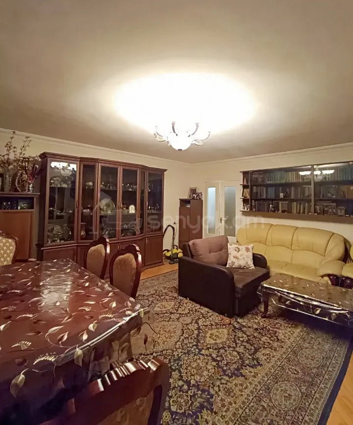 3 Սենյականոց Բնակարան Քարե Շենքում, 81քմ, 4/4 հարկ, Կապիտալ Վերանորոգված