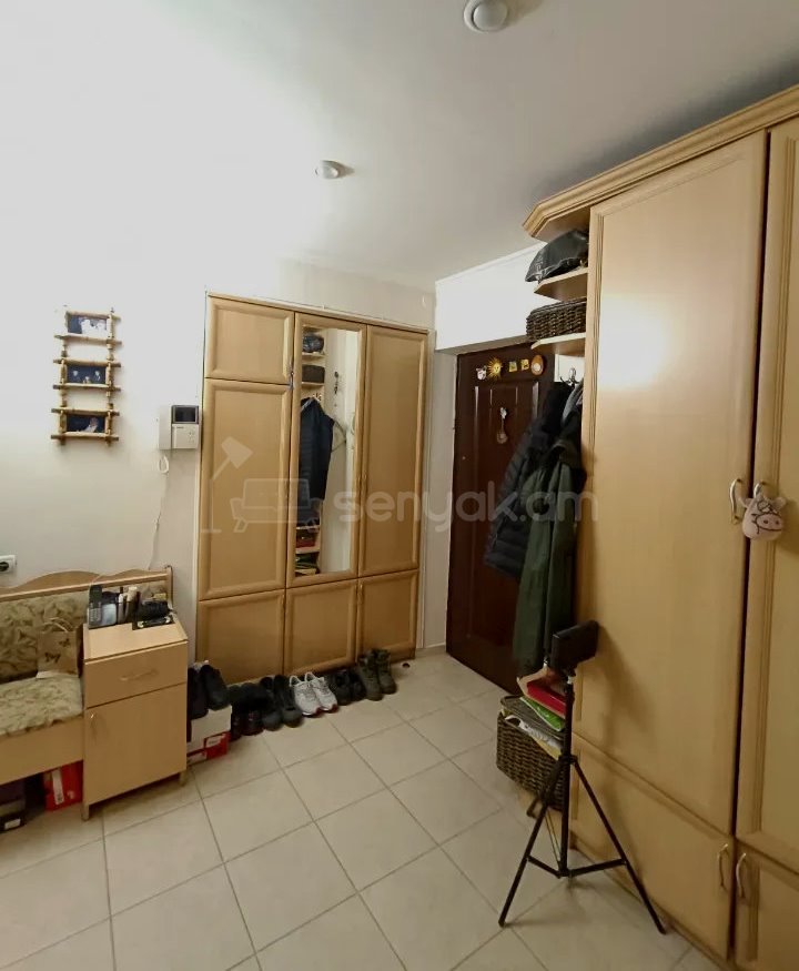 3 Սենյականոց Բնակարան Քարե Շենքում, 81քմ, 4/4 հարկ, Կապիտալ Վերանորոգված